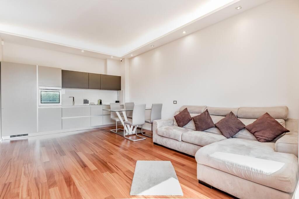Luxury Apartment Front Of Cavalieri Hilton Hotel ローマ エクステリア 写真