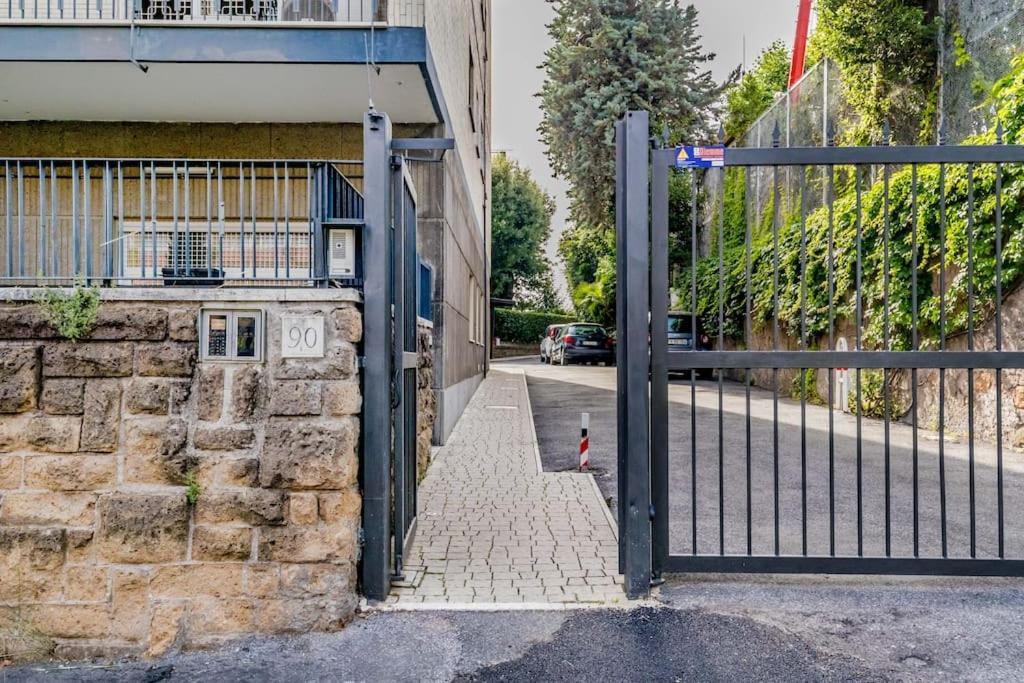 Luxury Apartment Front Of Cavalieri Hilton Hotel ローマ エクステリア 写真